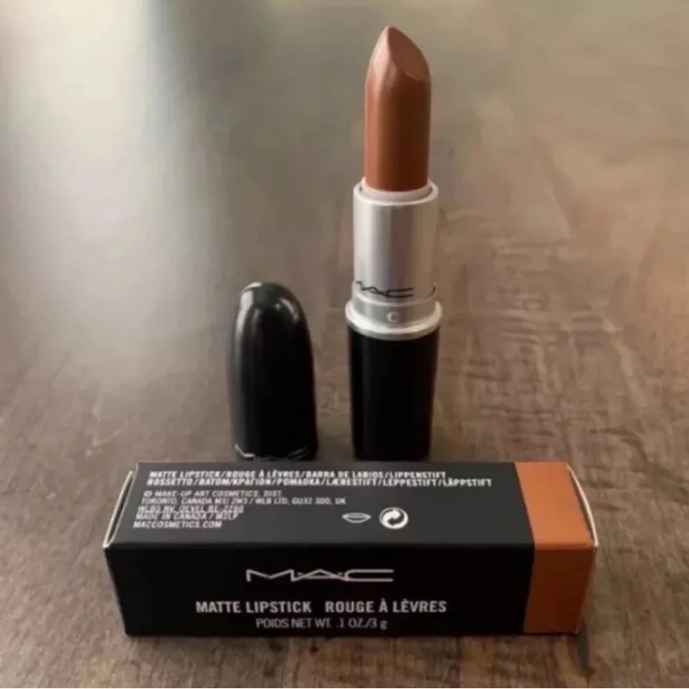 MAC 653 Derrière Lipstick - Derriere Dirty Brown With Gold Undertones